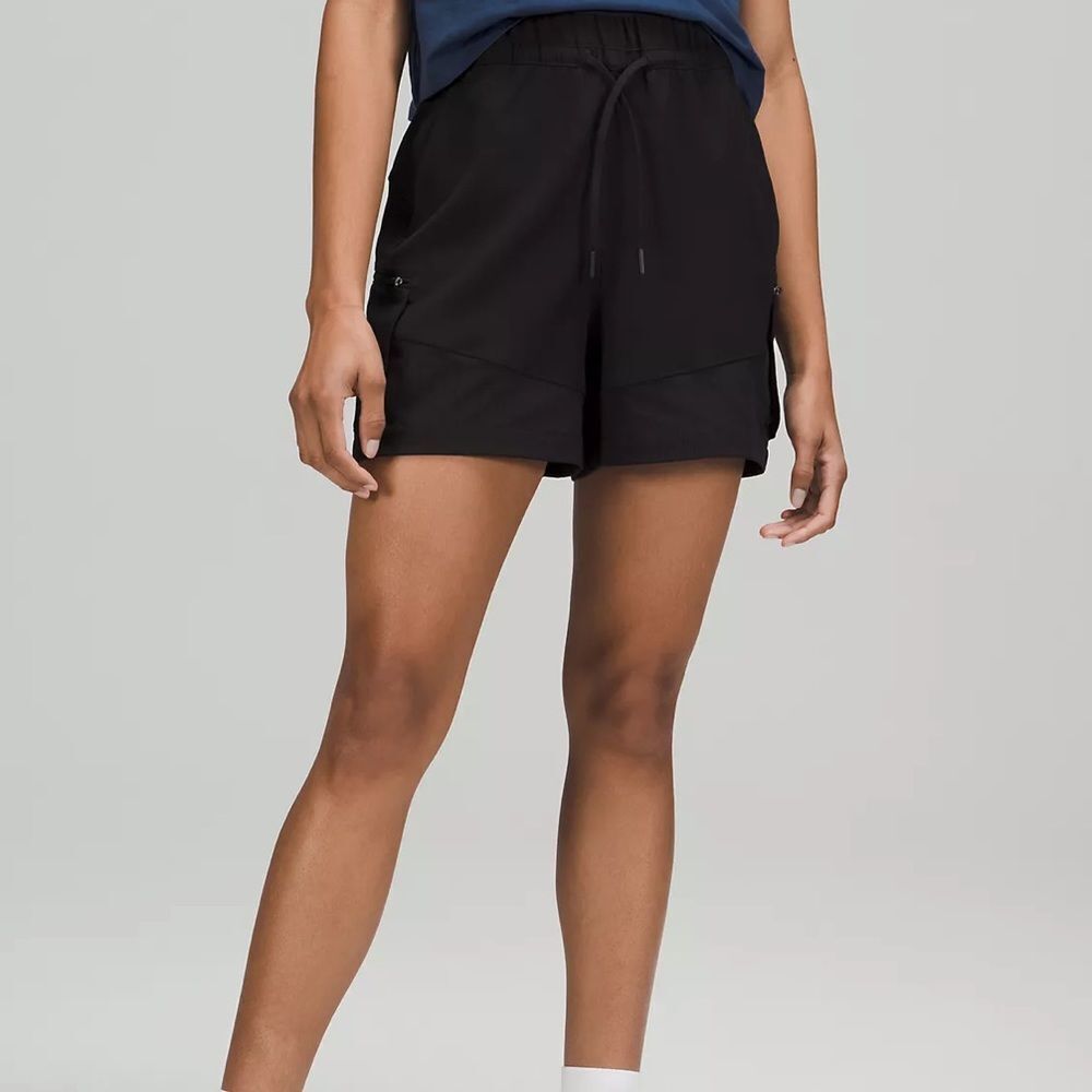 NIKE Sphere Black Hiking Cargo Relaxed Drawstring Flat Front Zipper 5” Short M